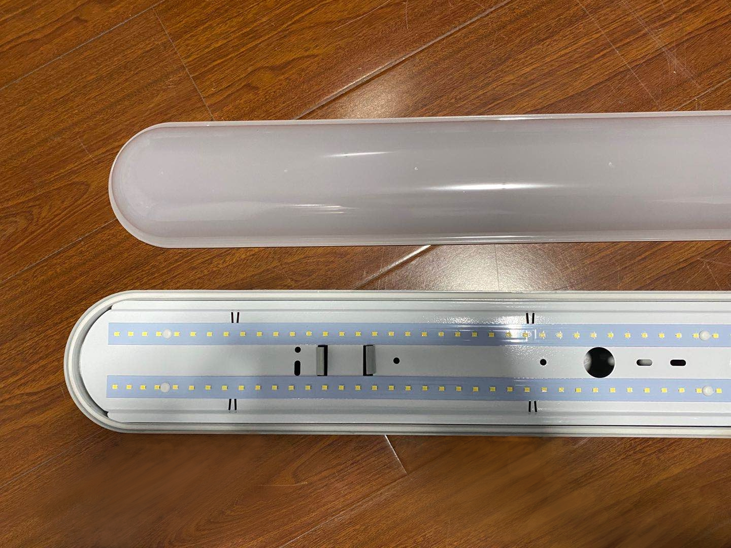 1.2m 40W/60W LED tri-proof light with stainless steel clips